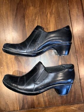 Clarks Black Leather Low Block Heel Slip-On Pumps